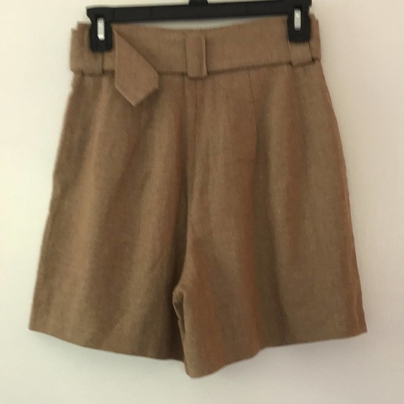 NWT NA-KD Linen Blend High Rise Tan Herringbone Pattern Dressy Shorts Belt Sz 2 - Picture 2 of 8